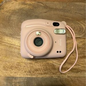 NEW Fuji Instax Mini 11 (never used) polaroid camera - blush pink